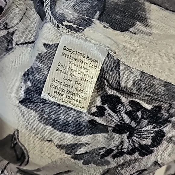 GUC Fun2Fun 3 Button Front Tunic Top 2X - Picture 6 of 6